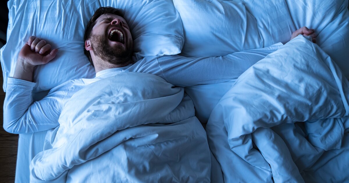 звезды женщины. двое мужчин силуэты ночь. луна и влюбленные. люди которым нравится ночь. пара влюбленных.